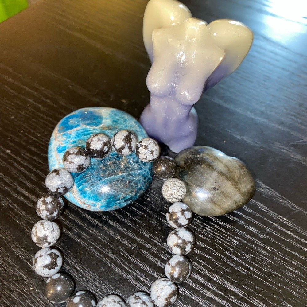 Snowflake Obsidian Brlet luminous Body Angel carving, Apatite Palm, heart Lab